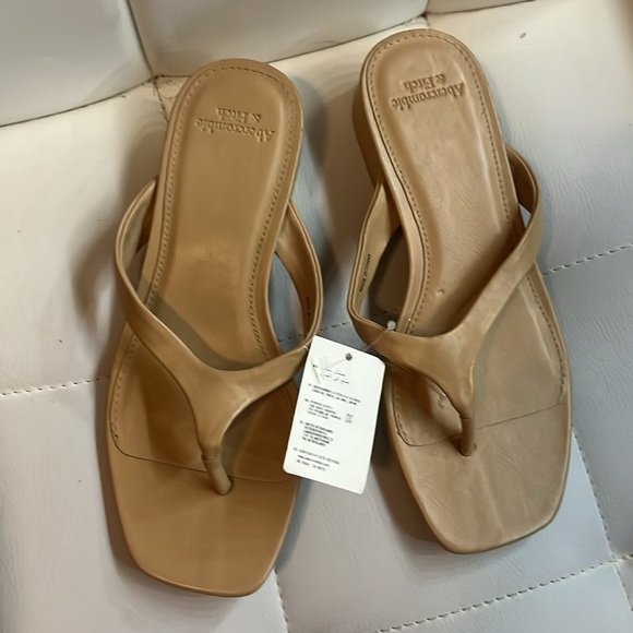 Abercrombie & Fitch short heel sandals - Picture 2 of 3